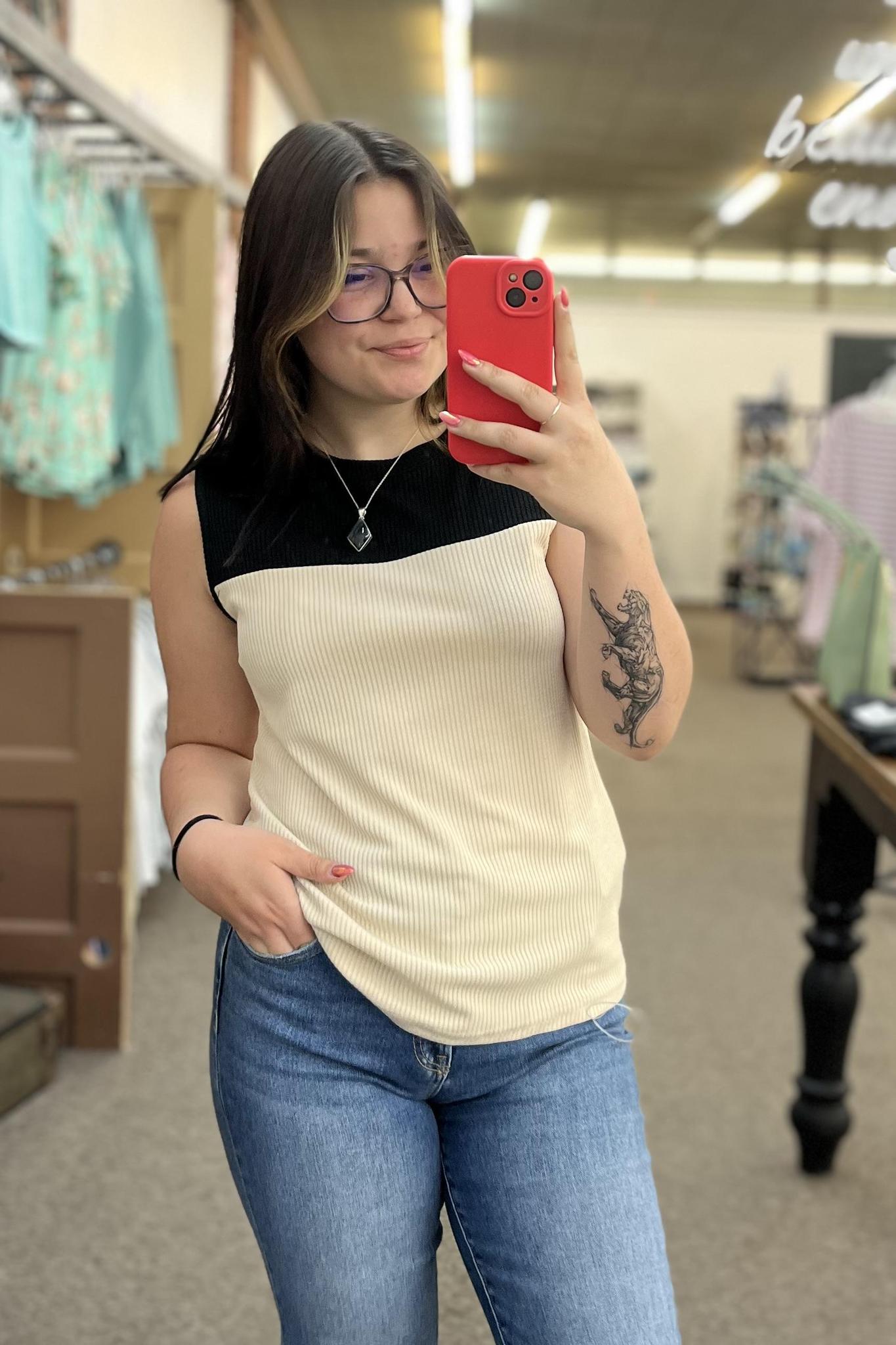 Color Block Sleeveless Knit Top